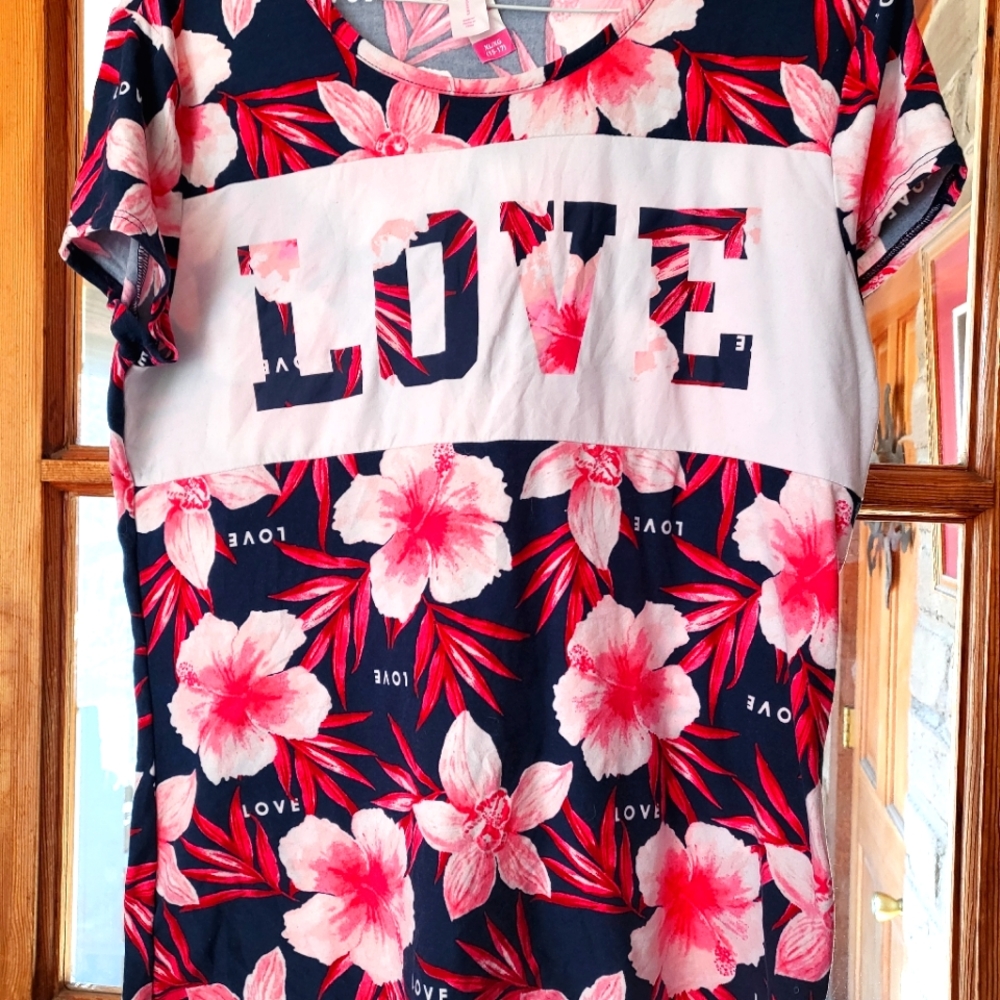 LOVE T-Shirt